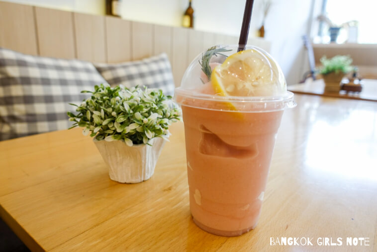 ROUND ABOUT CAFE
